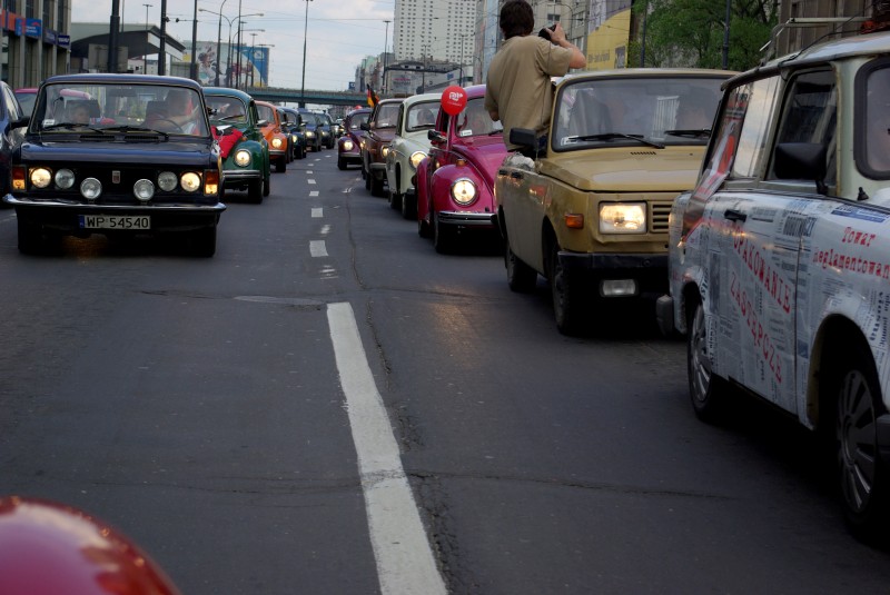 Parada przed centrum Warszawy